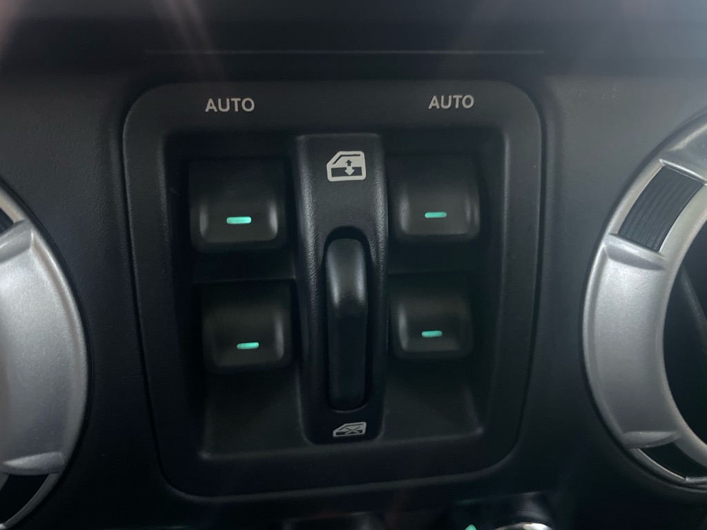 Photo 24 of this JEEP WRANGLER UNLIMI