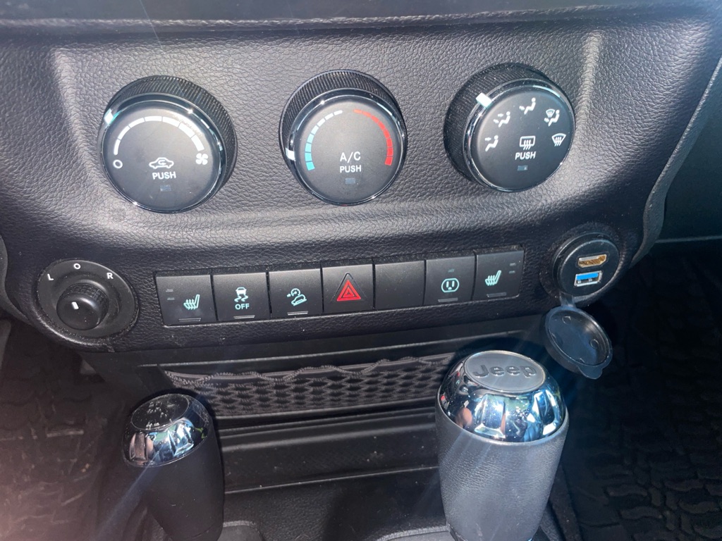 Photo 25 of this JEEP WRANGLER UNLIMI