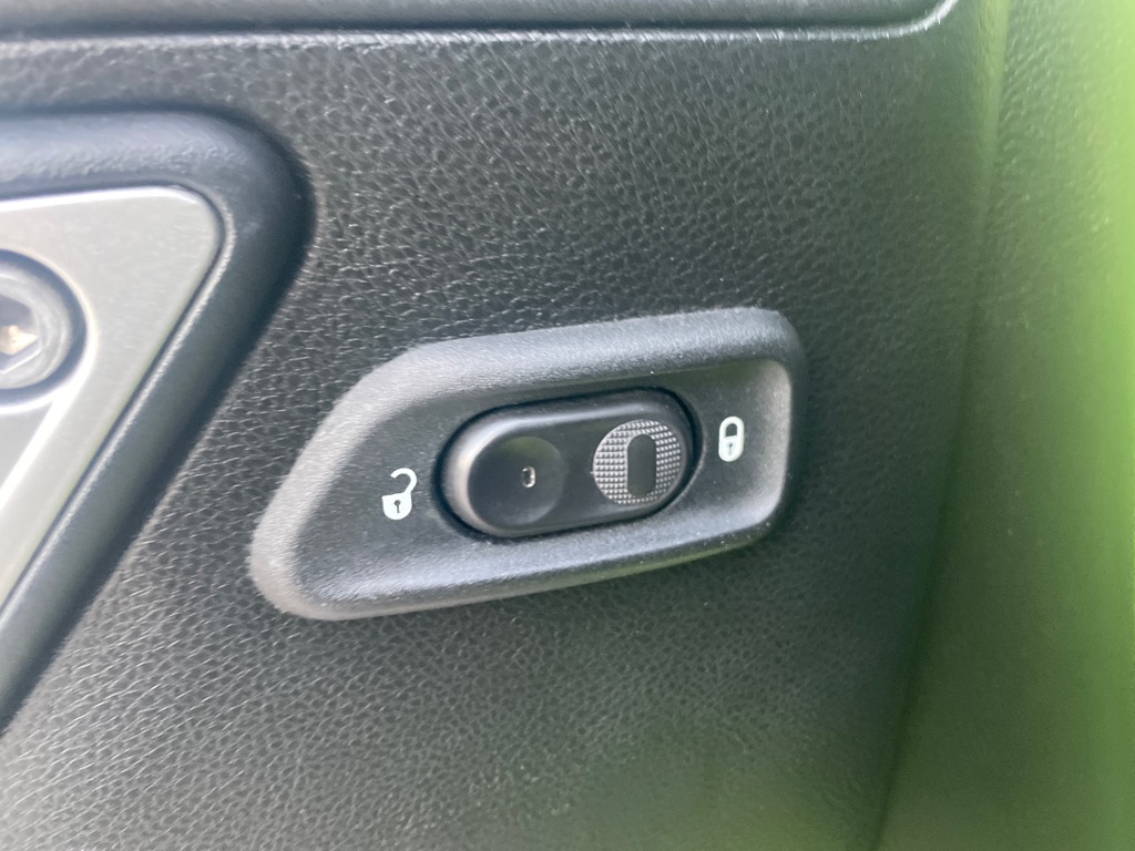 Photo 18 of this JEEP WRANGLER UNLIMI