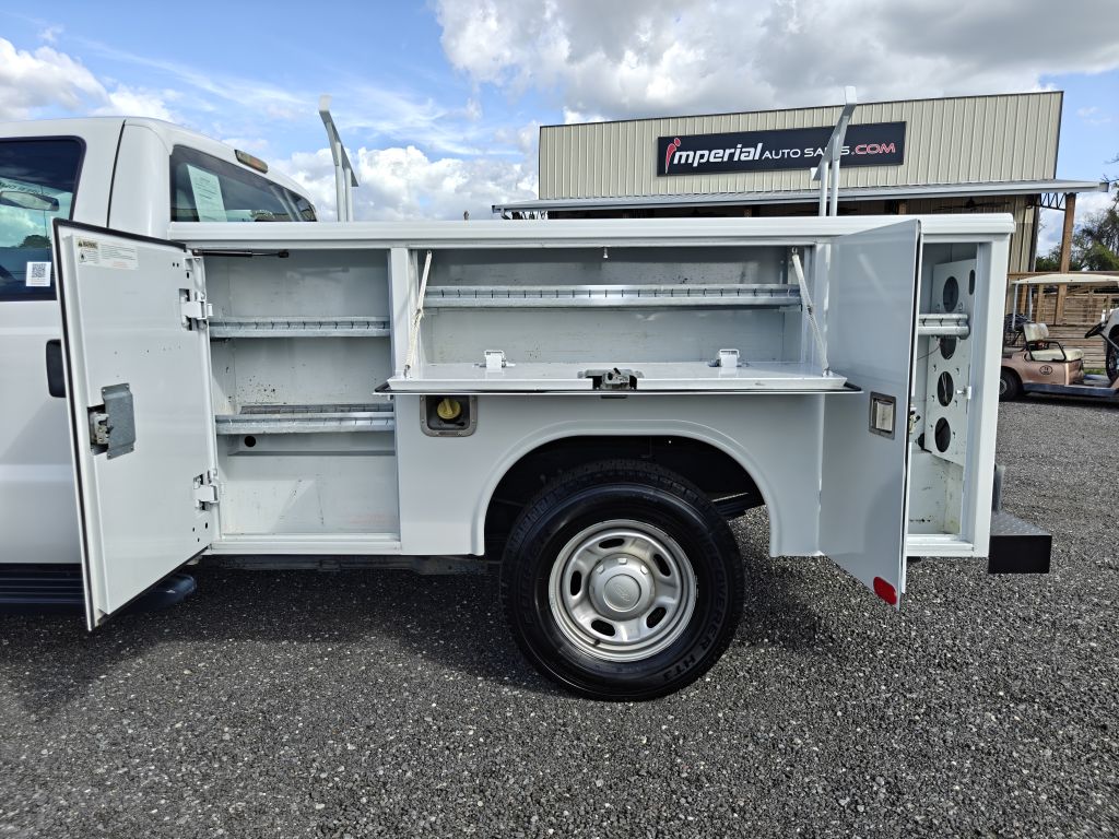 Photo 20 of this FORD F250 UTILITY