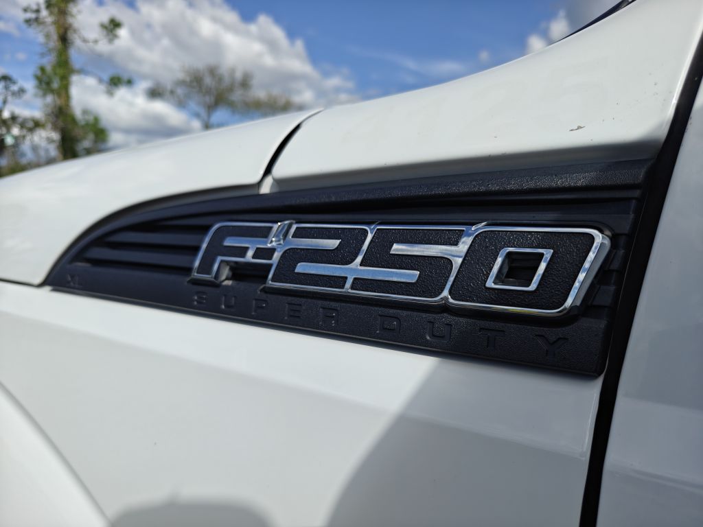 Photo 13 of this FORD F250 UTILITY