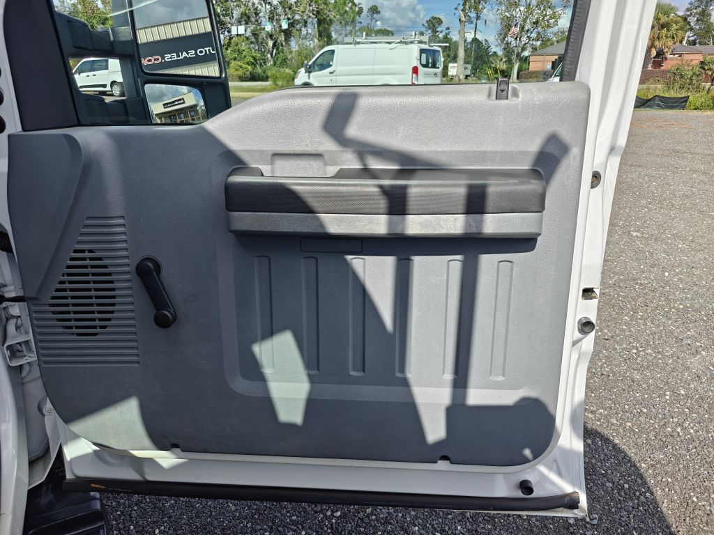 Photo 33 of this FORD F250 UTILITY