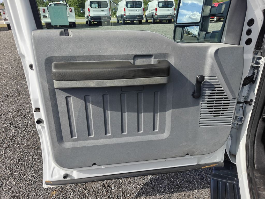 Photo 29 of this FORD F250 UTILITY