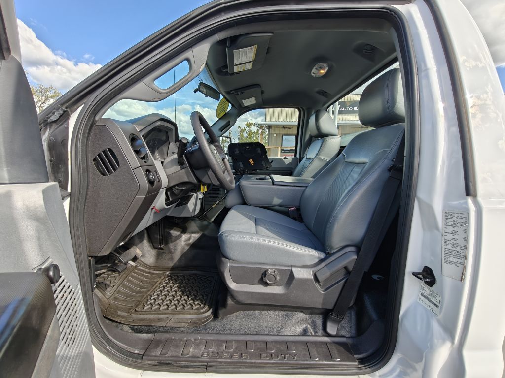 Photo 30 of this FORD F250 UTILITY