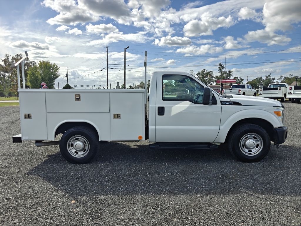 Photo 5 of this FORD F250 UTILITY