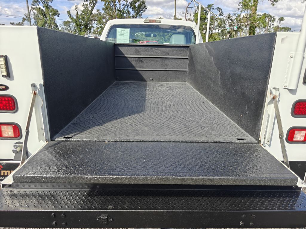 Photo 9 of this FORD F250 UTILITY
