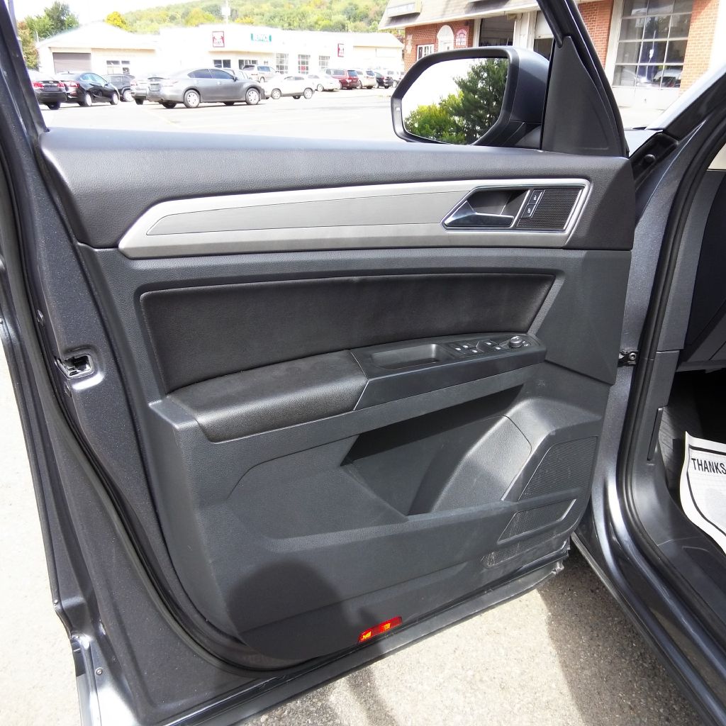Photo 16 of this VOLKSWAGEN ATLAS
