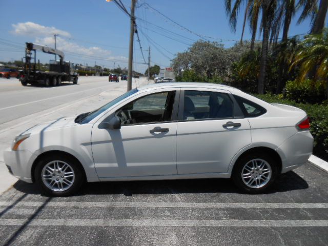 Photo 2 of this FORD FOCUS