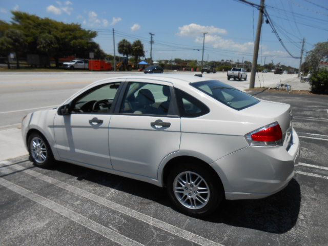 Photo 3 of this FORD FOCUS