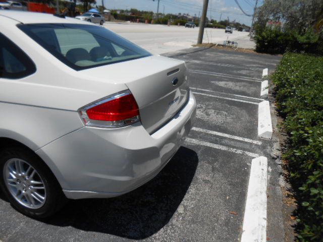 Photo 4 of this FORD FOCUS