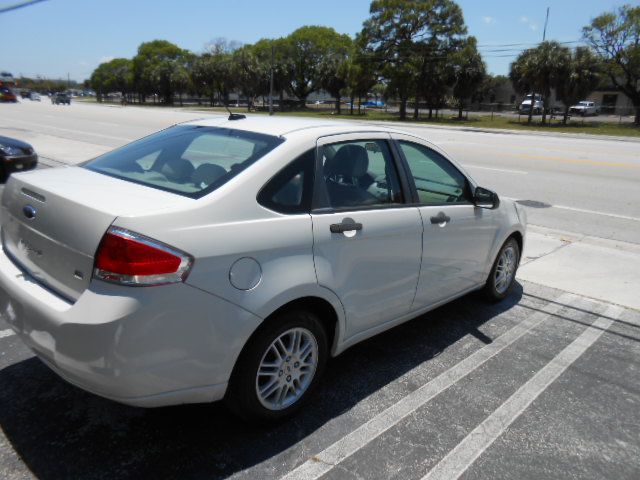 Photo 5 of this FORD FOCUS