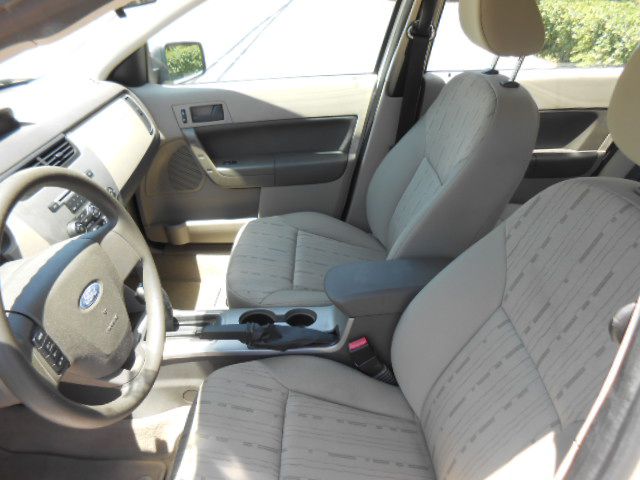 Photo 11 of this FORD FOCUS
