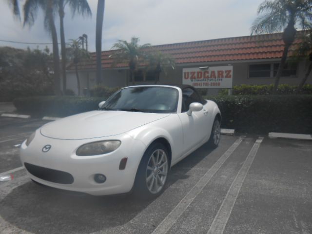 White 2006 Mazda MX-5 Miata Convertible Rear-Wheel Drive Automatic