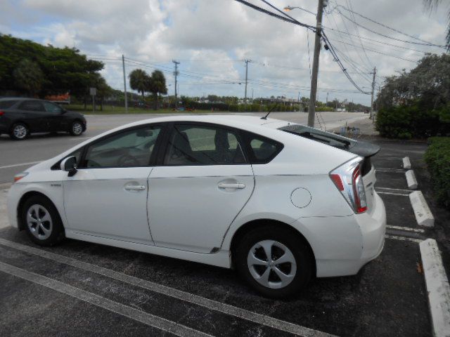 Photo 3 of this TOYOTA PRIUS FOUR