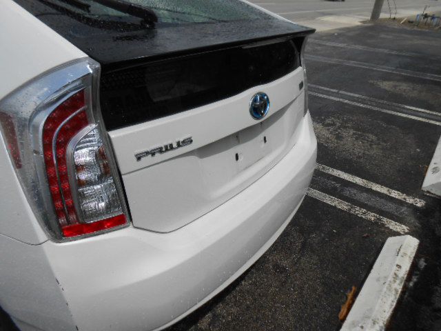 Photo 4 of this TOYOTA PRIUS FOUR