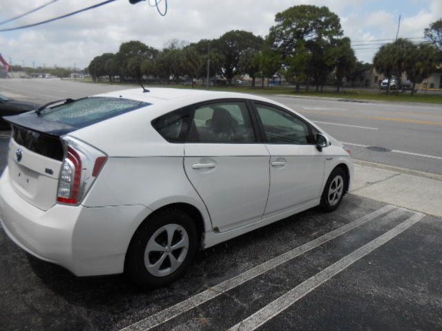 Photo 5 of this TOYOTA PRIUS FOUR
