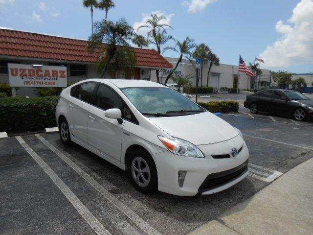 Photo 7 of this TOYOTA PRIUS FOUR