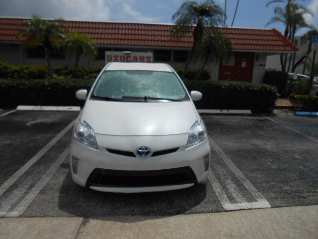 Photo 8 of this TOYOTA PRIUS FOUR