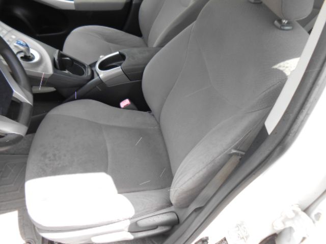 Photo 9 of this TOYOTA PRIUS FOUR