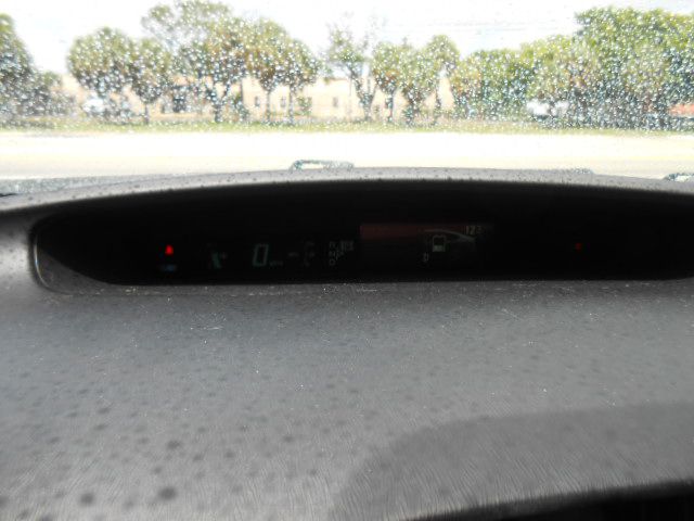 Photo 11 of this TOYOTA PRIUS FOUR