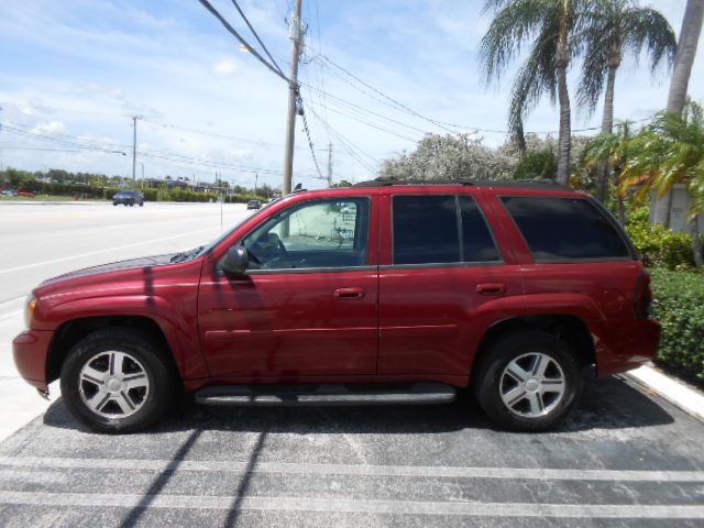 Photo 2 of this CHEVROLET TRAILBLAZER