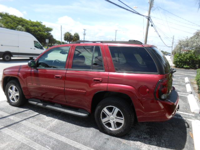 Photo 3 of this CHEVROLET TRAILBLAZER