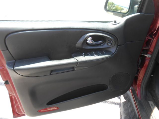 Photo 10 of this CHEVROLET TRAILBLAZER