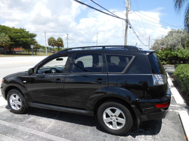 Photo 3 of this MITSUBISHI OUTLANDER