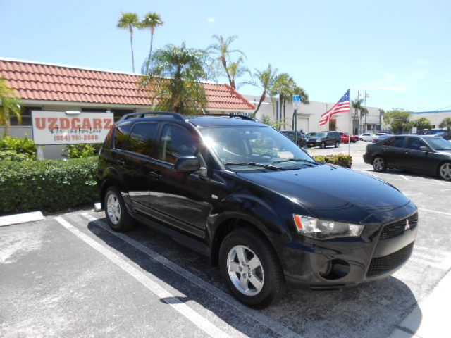 Photo 8 of this MITSUBISHI OUTLANDER