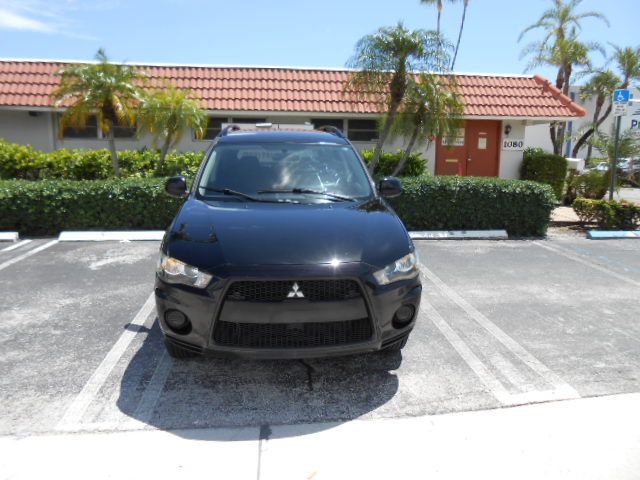 Photo 9 of this MITSUBISHI OUTLANDER