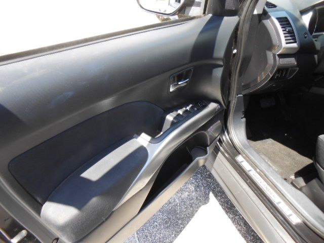 Photo 11 of this MITSUBISHI OUTLANDER