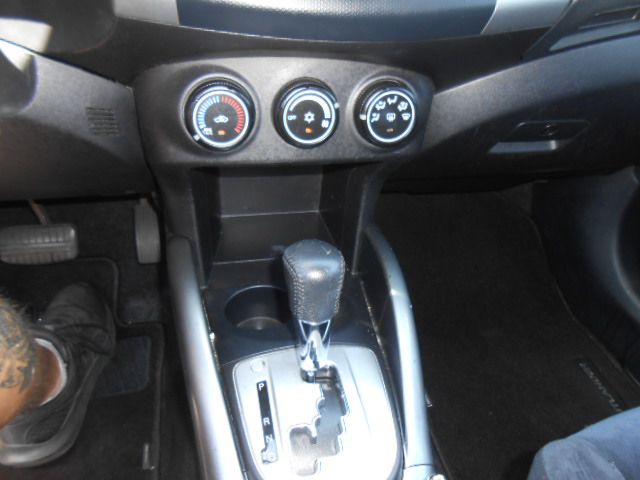 Photo 13 of this MITSUBISHI OUTLANDER