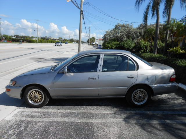 Photo 2 of this TOYOTA COROLLA