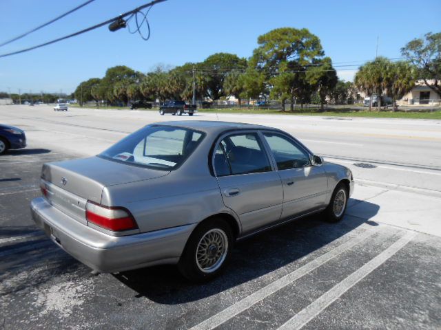 Photo 4 of this TOYOTA COROLLA