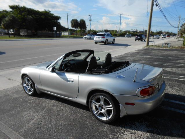 Photo 3 of this MAZDA MX-5 MIATA