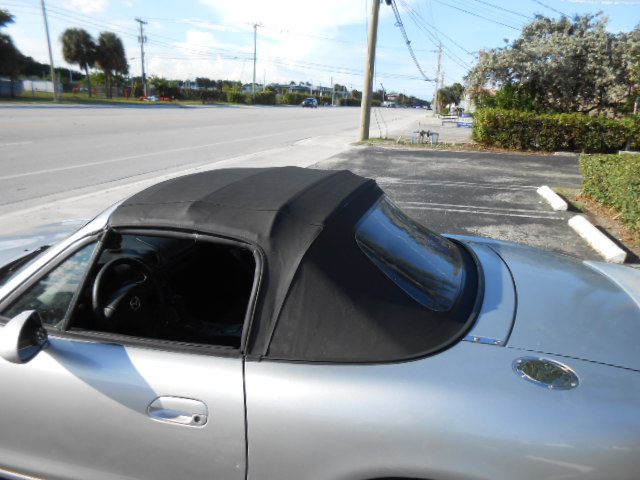 Photo 17 of this MAZDA MX-5 MIATA