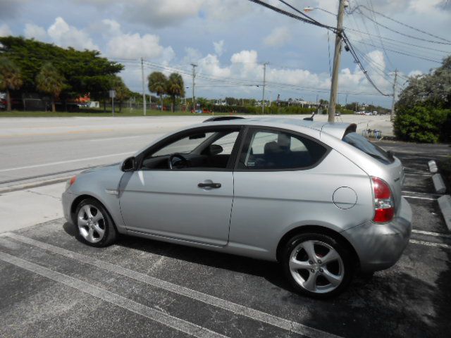 Photo 3 of this HYUNDAI ACCENT