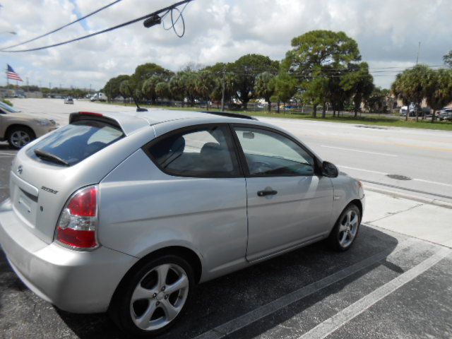 Photo 4 of this HYUNDAI ACCENT