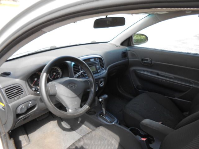 Photo 10 of this HYUNDAI ACCENT