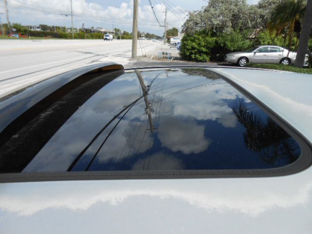 Photo 15 of this HYUNDAI ACCENT