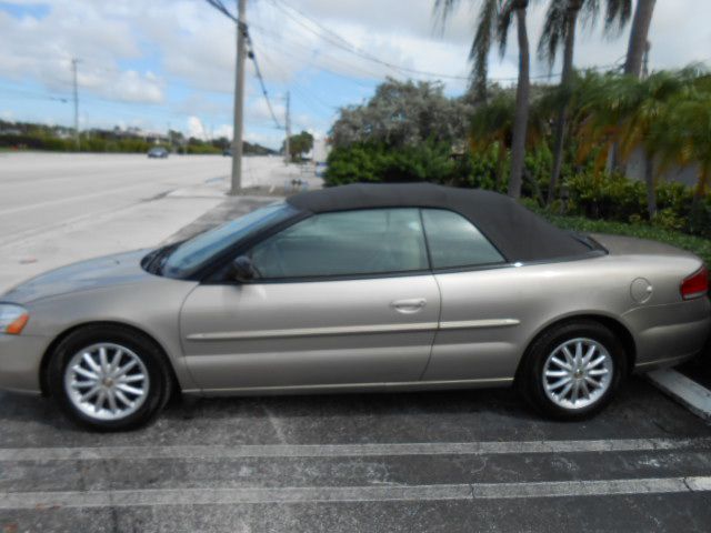 Photo 2 of this CHRYSLER SEBRING