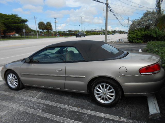 Photo 3 of this CHRYSLER SEBRING