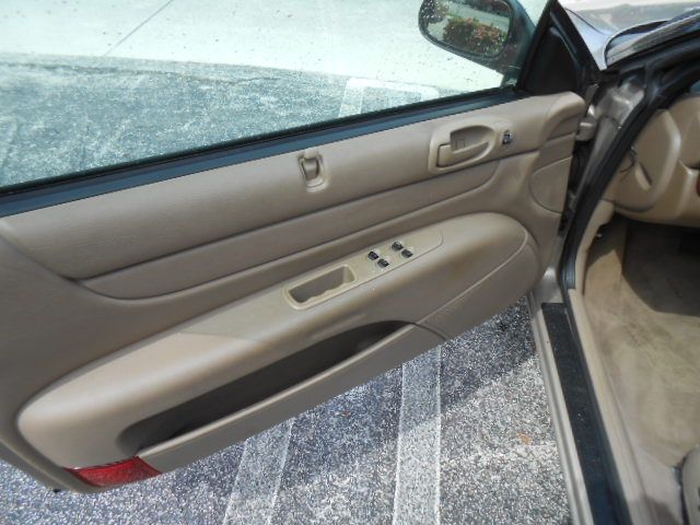 Photo 9 of this CHRYSLER SEBRING