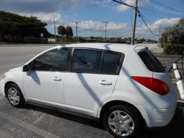Photo 3 of this NISSAN VERSA