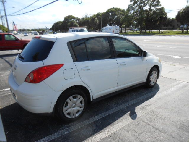 Photo 6 of this NISSAN VERSA