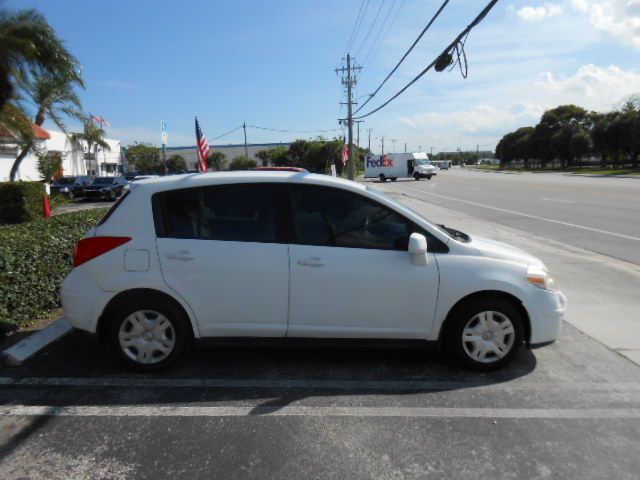 Photo 7 of this NISSAN VERSA