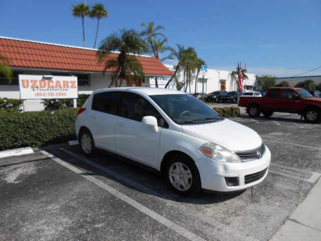 Photo 8 of this NISSAN VERSA