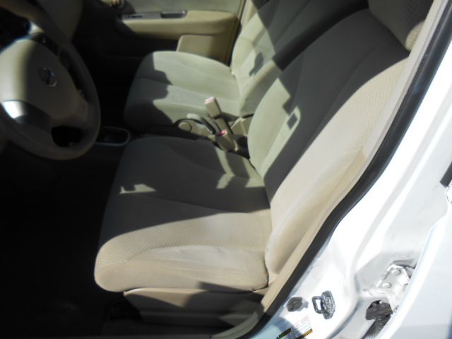 Photo 11 of this NISSAN VERSA