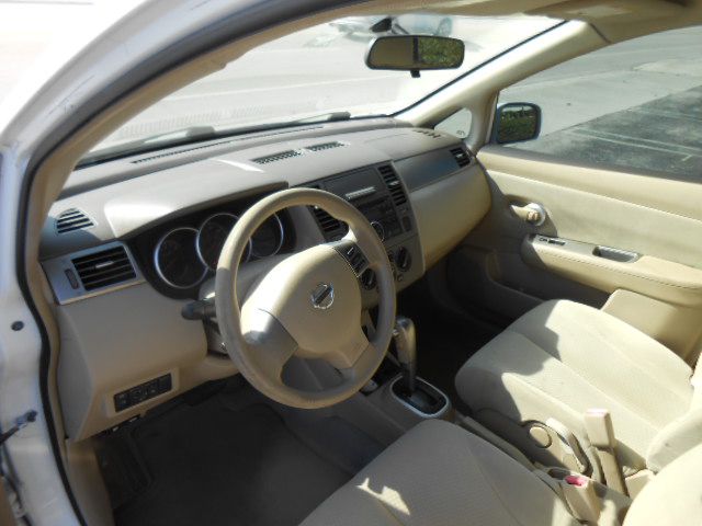 Photo 12 of this NISSAN VERSA