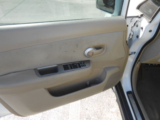 Photo 13 of this NISSAN VERSA